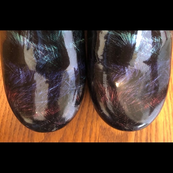 Dansko Black, Patent Leather Clogs, Size 39/8.5 - Picture 6 of 10